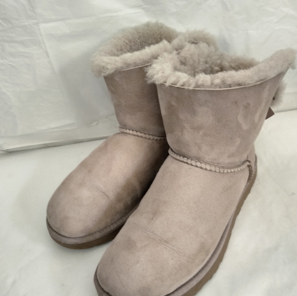 UGG🔴Classic bailey bow boots size 9 - Picture 9 of 12